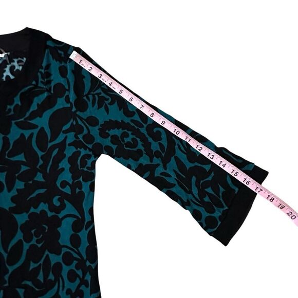 Chico’s ~ Women’s Green and black burnout tunic~ side slit hem ~ size 1/US M - Picture 9 of 11